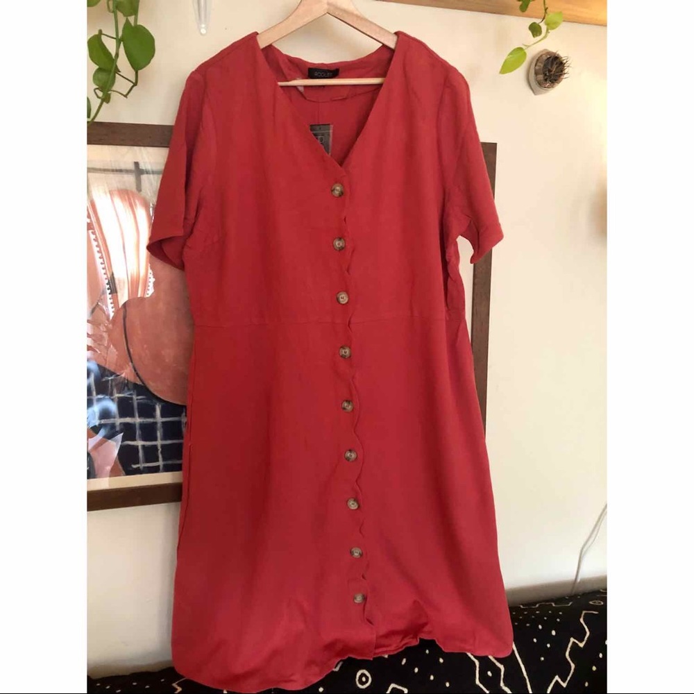 NWT Scalloped Button Front Short Sleeve Dress